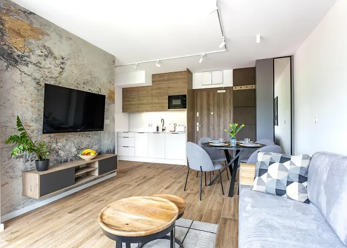 Krysztal Gorski - Stone Hill شكلارسكا بوريبا